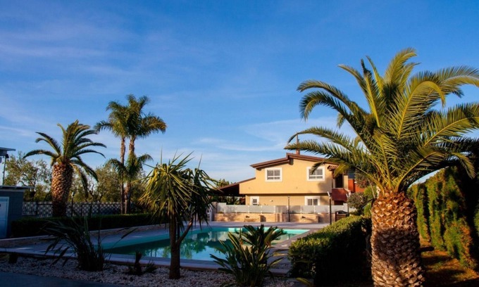 Trani Apartment | Villa with Pool & Garden - First floor