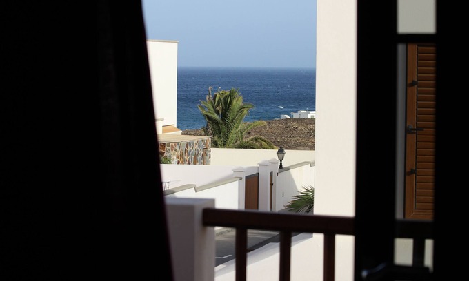 Costa Teguise Villa | Villa with Private Pool. Special rates for long-term stays.