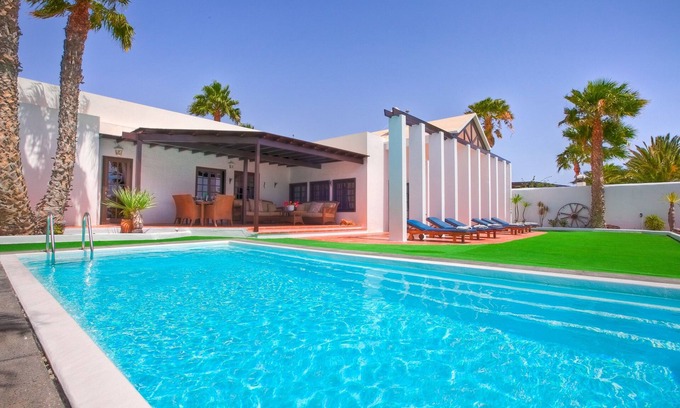Costa Teguise Villa | Villa with Private Heated Pool overlooking the Ocean