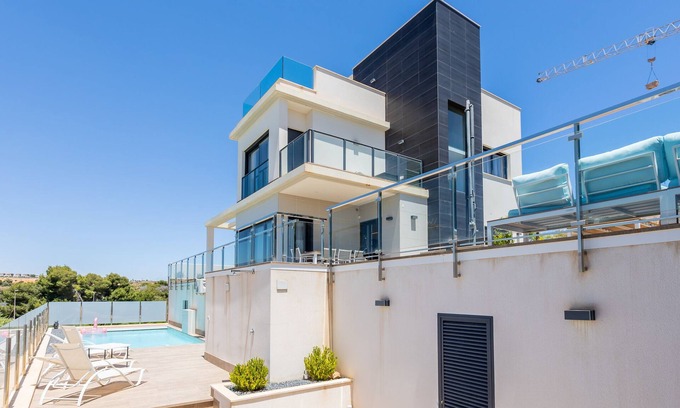 Orihuela Costa Ski Chalet | Villa with private swimming pool close to the sea
