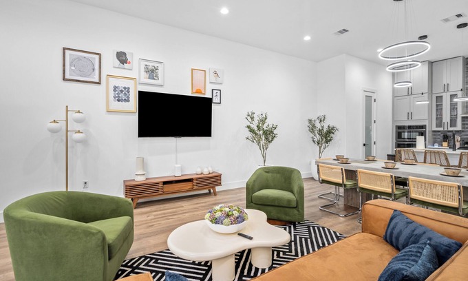 Greater Heights House | Villa with Rooftop in Heights and 8 Bedn