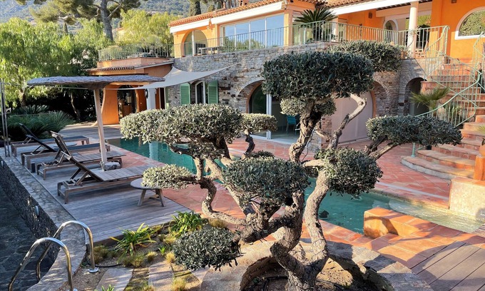 Le Lavandou Villa | VILLA WITH SEA VIEW AND POOL 100M FROM THE BEACH
