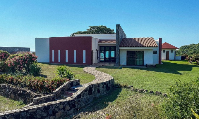 Santa Cruz Villa | Villa with wonderful ocean view and private pool, ideal for the whole family.