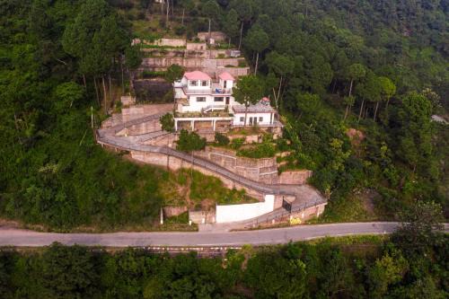 Sabathu Villa | Villa Woodside Meadows by VEO - 3 BR with Jacuzzi in Kasauli with Hill view