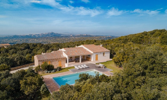 Arzachena Villa | Villa 'Zino Con Dependance' with Sea View, Wi-Fi and Air Conditioning