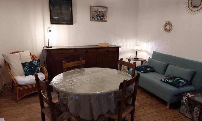 Dampierre-sur-Linotte House | Village cottage with shops ideal for vacations or business stays