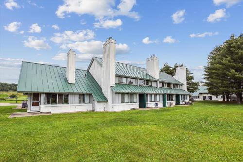 Stowe Area House | Village Green 10C