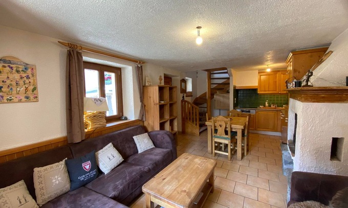 Les Allues House | Village house in Allues near shops and gondola for 6 pers.