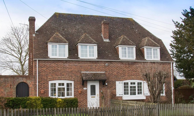 Broad Oak House | Village location close to Canterbury