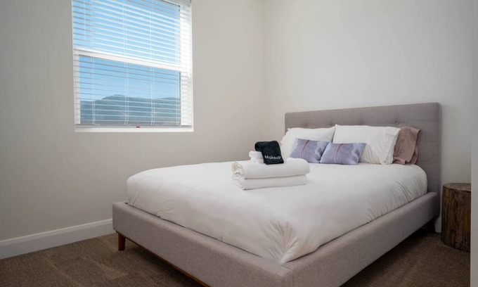 Eden House | Village’s Alpine P77|Ski Getaway |Dogs & Mtn Views
