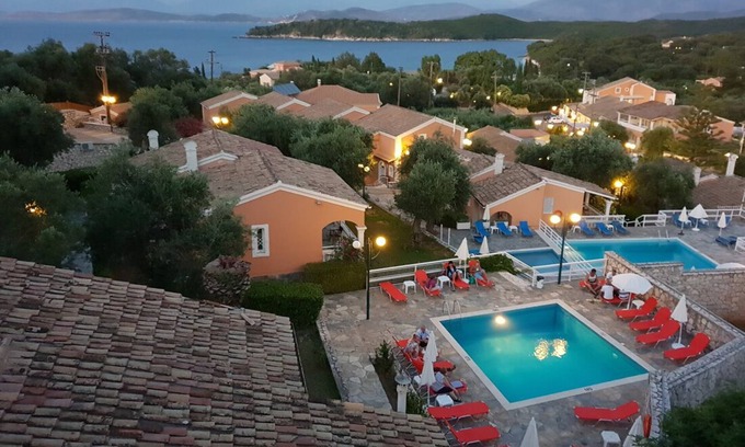 Kassiopi Hotel | Village-style resort hotel with 4 pools close to Kassiopi and the beach