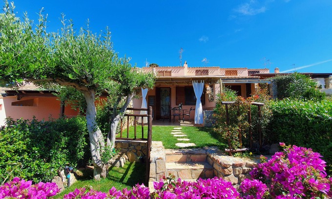 Villasimius Villa | Villasimius - Small indipendent Villa 300mt from the sea