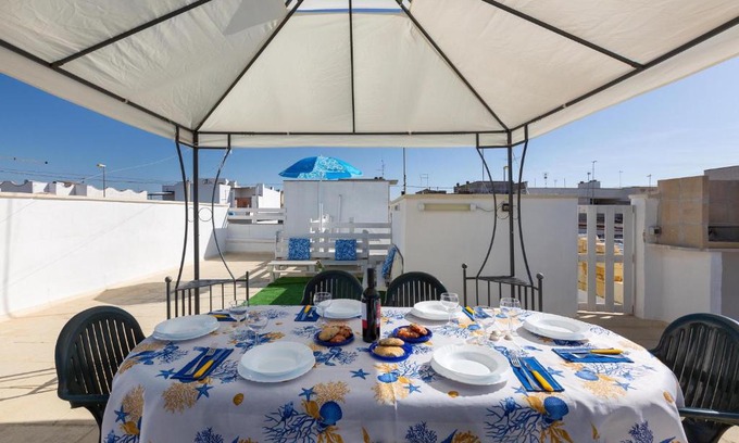 Torre Lapillo House | Villetta Annarosa by BarbarHouse