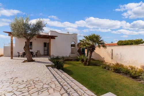 Squinzano House | Villetta Donzella di Mare by BarbarHouse