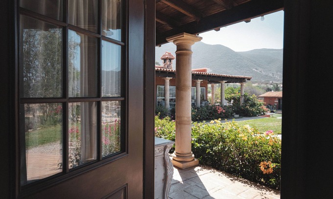 San Antonio de las Minas Ski Chalet | Viña Calabria Golondrina Junior Suite with Patio
