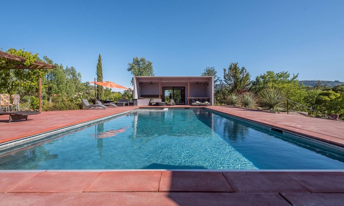 Kenwood House | Vineyard Barndo- 4 beds, POOL, TENNIS COURT, POND, GIANT CHESS & CHICKENS.