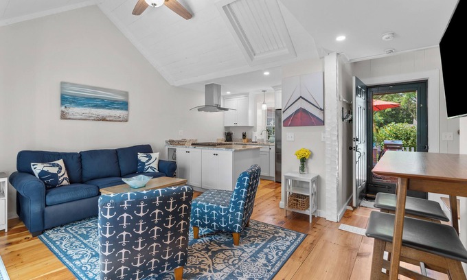 Mashpee House | Vineyard Sound Retreat Sleeps 6!