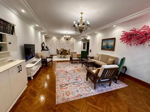 Sheikh Zayed City Apartment | Vintage Charm & Spacious Comfort in Zayed 2000 - only families & single travelers