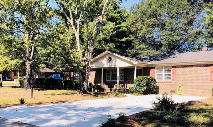 Berea House | Vintage refuge in greenvile sc 29617