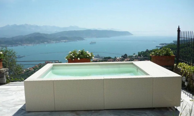 La Spezia Villa | Vintage villa with Jacuzzi