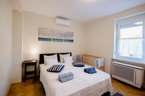 Pecs Apartment | Viola Family Apartman free parking
