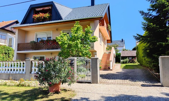 Heviz House | Viola House
