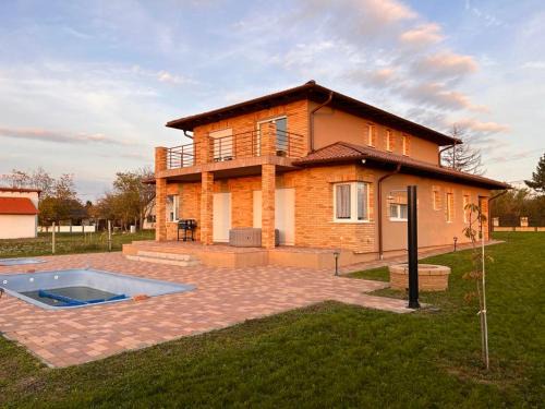 Balatonszarszo House | Virág Vendégház Balatonszárszó