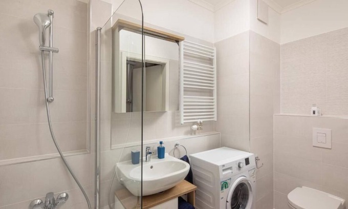 Palace District Apartment | Vision Apartments - Luxury One-Bedroom Apartment