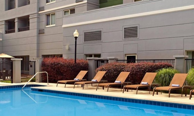 Home Park Hotel | Visit Atlanta Botanical Garden! Pet-friendly Property, Seasonal Outdoor Pool!