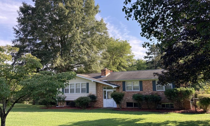 Zion Crossroads House | Visit Monticello, Wineries, UVA & More