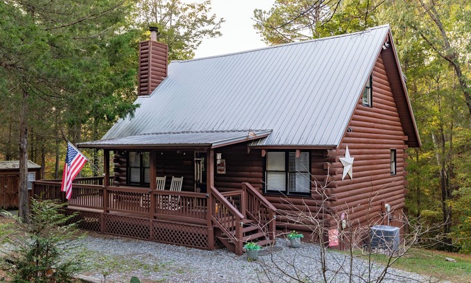 Pine Mountain Cabin | Visit Star Haven and come see Callaway's Pumpkins and Fantasy in Lights!