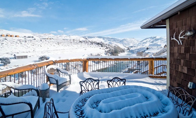 Gardiner Cabin | Visit Yellowstone with a Private Guide - Come Home to an Amazing River View
