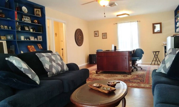 Alamo House | Visitors and Birders Love Us ...Historical Musicians Home in the Heart of