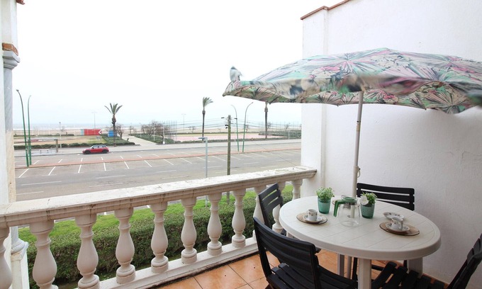 Empuriabrava Apartment | VISTA BAHIA 23 - Apartamento en primera línea de mar a pocos metros del centro de Empuriabrava con aparcamiento.