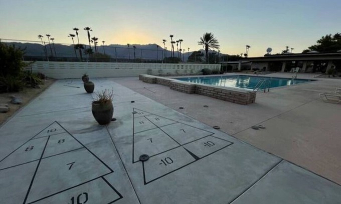 Borrego Springs Condo | Vista Esterella Mid-Century Modern condo sleeps 4