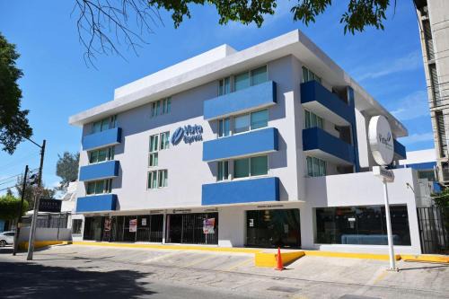 Zona Expo Hotel | Vista Express Guadalajara Expo SureStay Collection by BW
