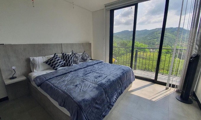 La Mesa House | Vista Hermosa Glamping y Cabañas