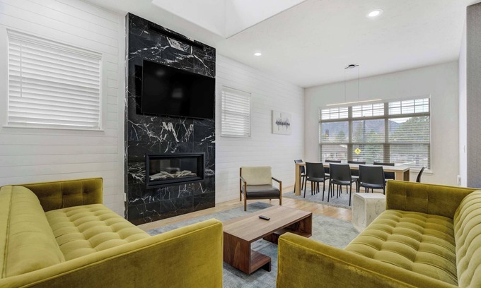 Monument House | Vista Montana! Downtown w Fire Pit, Sauna & BBQ