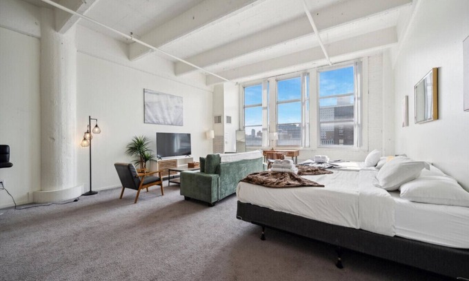 Spring Garden Apartment | Vista Studio, Free Parking, Kitchen, Workspace, Great Location