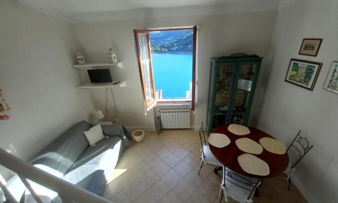 Portovenere Apartment | Vittoria 19