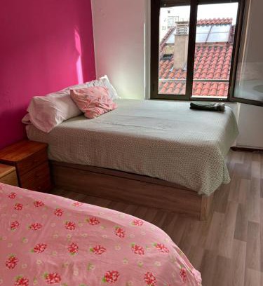 Old Town Apartment | Vivienda rosa barrio húmedo