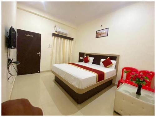 Varanasi Hotel | VNX - HOTEL Nath # PALACE Near Kashi Vishwanath Temple - Free Public Parking and Wifi Facilities - Air Conditioning Room