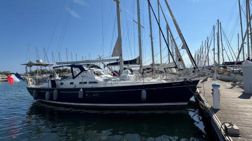 Gruissan Boat Rental | Voilier à quai