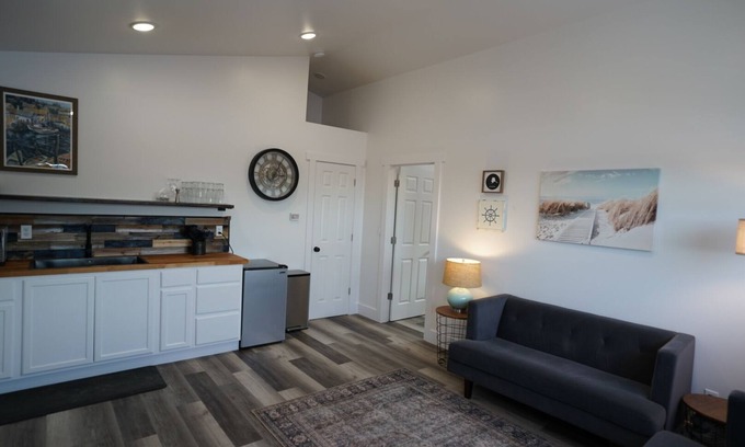 Homer House | Volcano Views & Relaxing Sunsets - Homer Guest House