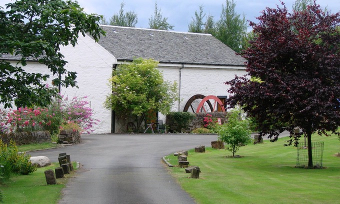 Alexandria Cottage | Vorlich Cottage - peaceful relaxing cottage for 4 beside stunning Loch Lomond