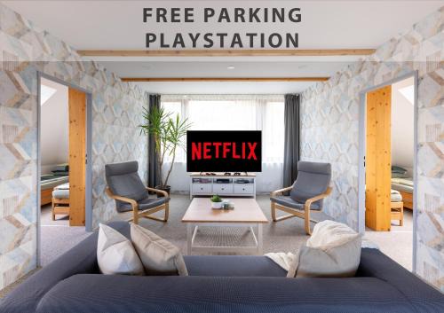 Prague 13 Apartment | VOUSATÁ DÁMA - PS3 - Parking free