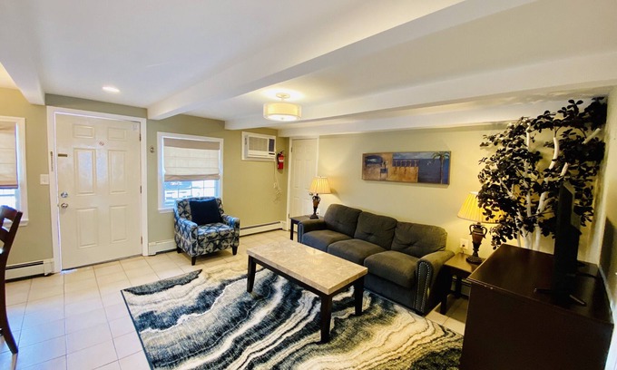 Seaside Heights Apartment | VRBO PREMIER HOST LISTING - 1 BR SUITE- SLP 4 - TWO POOLS. Full Kit & Liv Rm