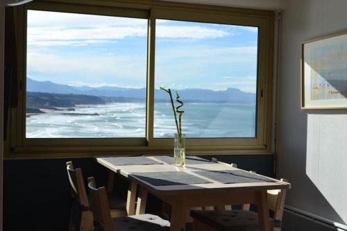 Biarritz City Centre Apartment | VUE EXCEPTIONNELLE SUR L’OCEAN STUDIO 2/4 pers