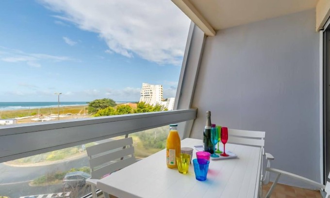 Saint-Jean-de-Monts Apartment | Vue Mer -Apt 2 pièces+alcove-5 pers. by Interhome