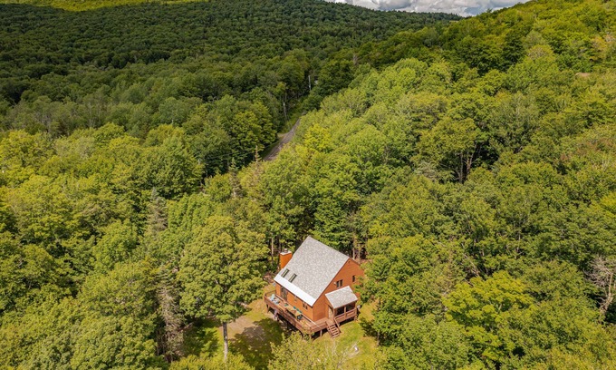 West Dover Ski Chalet | W. Dover Lodge 5 Miles from & Views of Mt. Snow
